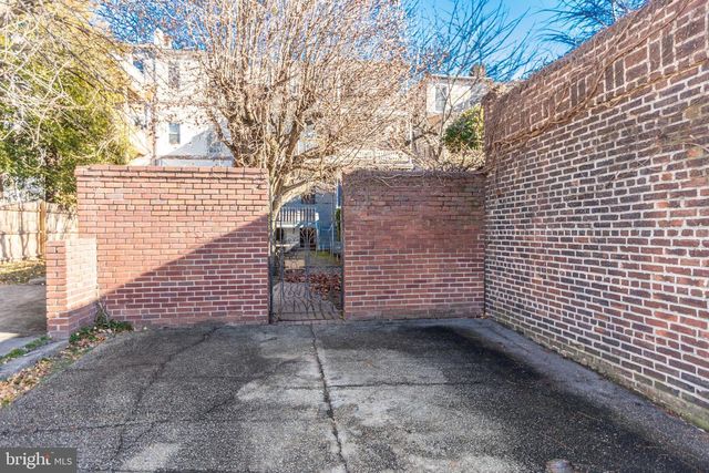 2738 SAINT PAUL ST, Baltimore, MD 21218