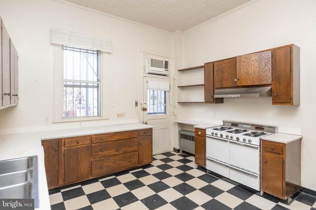 2738 SAINT PAUL ST, Baltimore, MD 21218