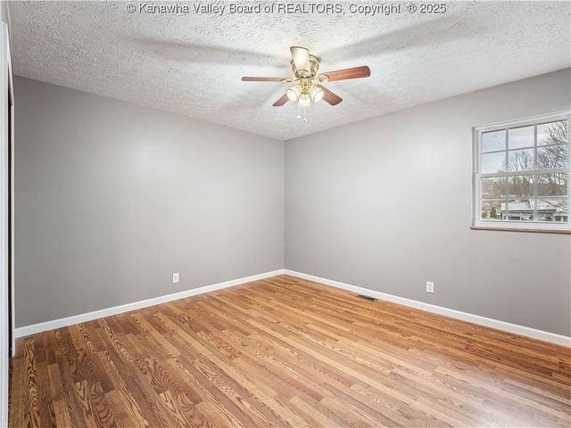 5222 Kel Dawn Circle, Cross Lanes, WV 25313