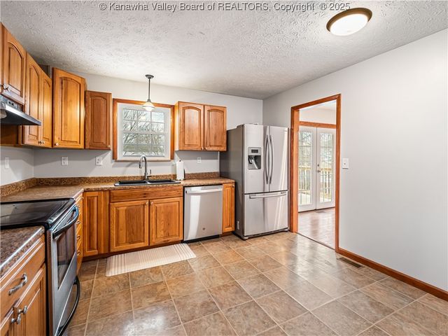 5222 Kel Dawn Circle, Cross Lanes, WV 25313