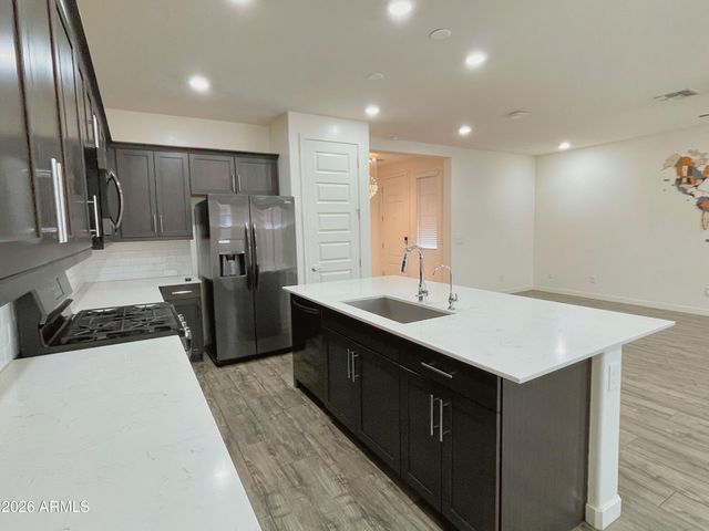 17155 N 9th Place, Phoenix, AZ 85022