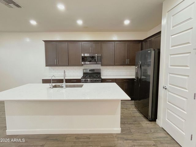 17155 N 9th Place, Phoenix, AZ 85022
