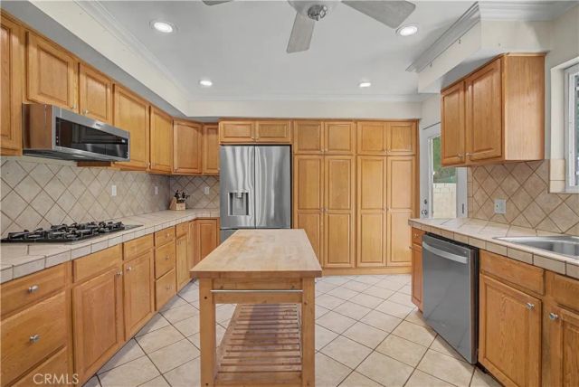 24348 Cross, Newhall, CA 91321