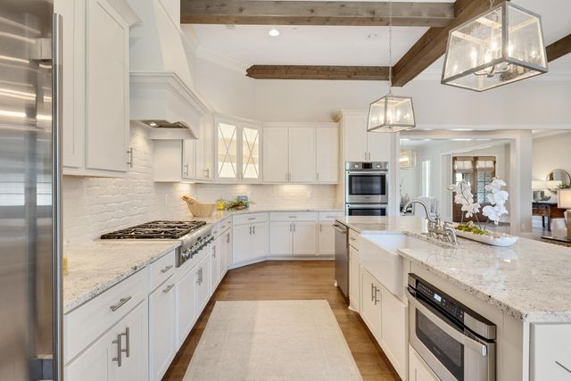 516 LAMBS BROOK LN, Collierville, TN 38017