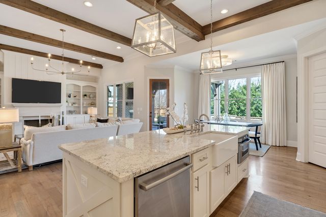 516 LAMBS BROOK LN, Collierville, TN 38017