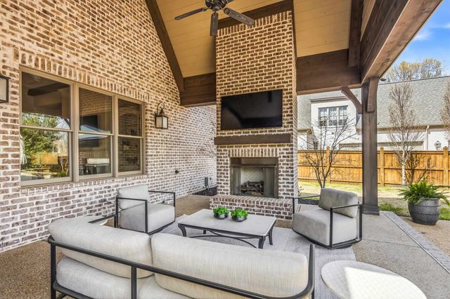 516 LAMBS BROOK LN, Collierville, TN 38017