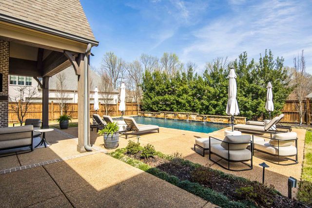 516 LAMBS BROOK LN, Collierville, TN 38017