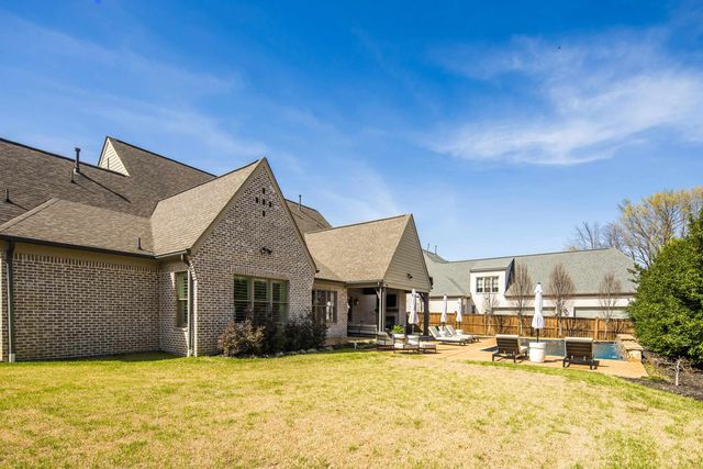 516 LAMBS BROOK LN, Collierville, TN 38017
