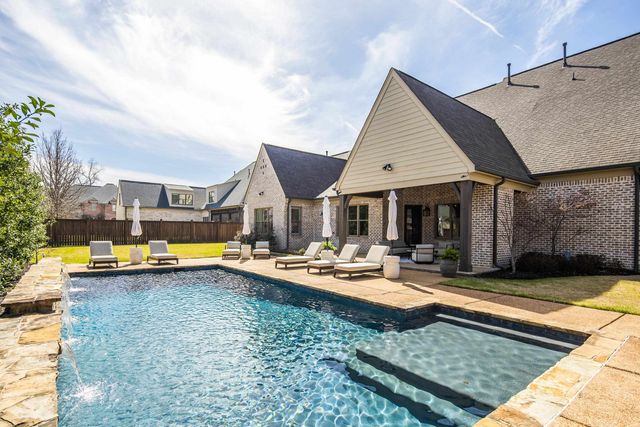 516 LAMBS BROOK LN, Collierville, TN 38017