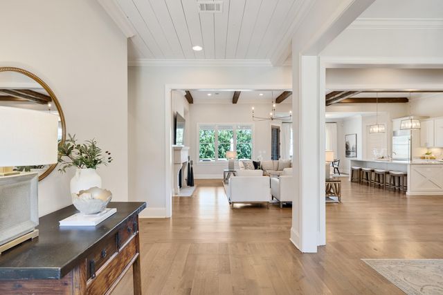 516 LAMBS BROOK LN, Collierville, TN 38017