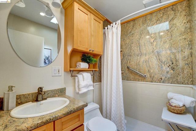 4080 Kuhnle Ave, Oakland, CA 94605