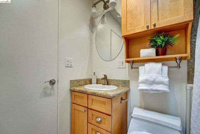 4080 Kuhnle Ave, Oakland, CA 94605