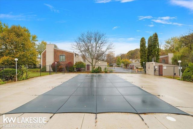 25033 Woodvale North Drive, Southfield, MI 48034