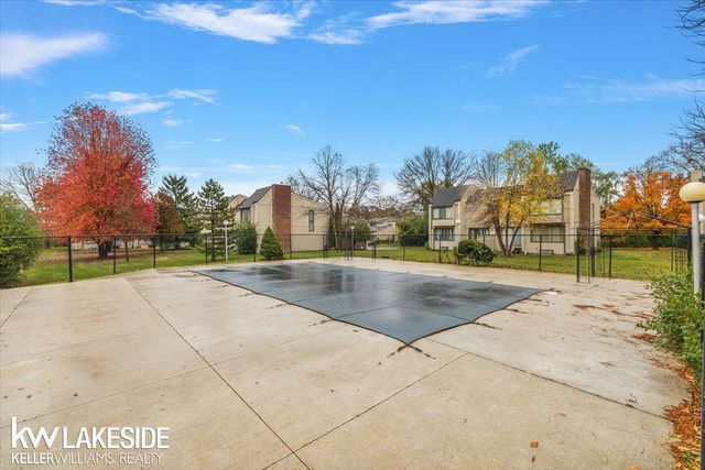 25033 Woodvale North Drive, Southfield, MI 48034