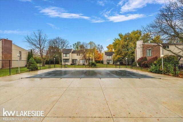 25033 Woodvale North Drive, Southfield, MI 48034