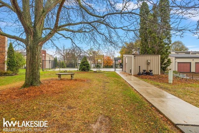 25033 Woodvale North Drive, Southfield, MI 48034