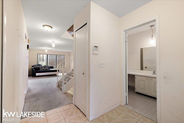 25033 Woodvale North Drive, Southfield, MI 48034