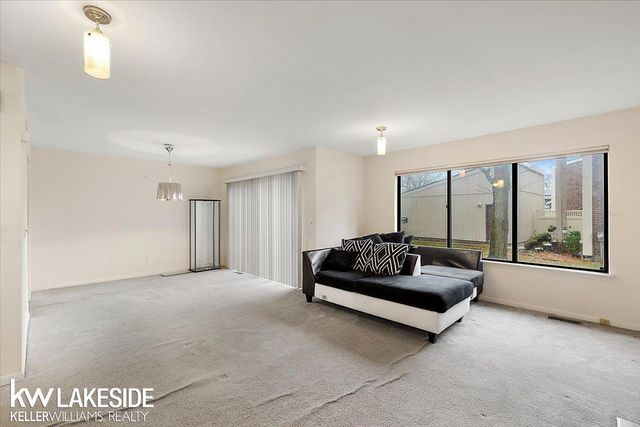 25033 Woodvale North Drive, Southfield, MI 48034