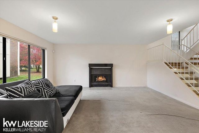 25033 Woodvale North Drive, Southfield, MI 48034