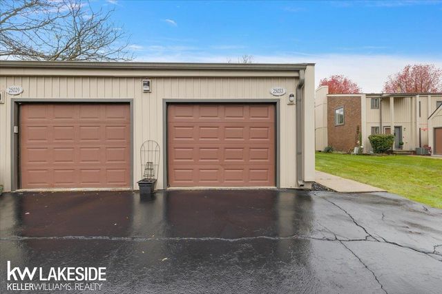 25033 Woodvale North Drive, Southfield, MI 48034
