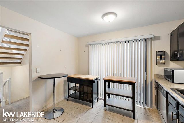 25033 Woodvale North Drive, Southfield, MI 48034