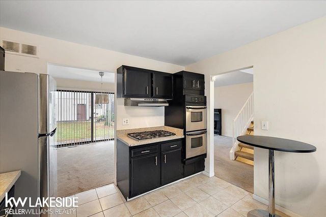 25033 Woodvale North Drive, Southfield, MI 48034