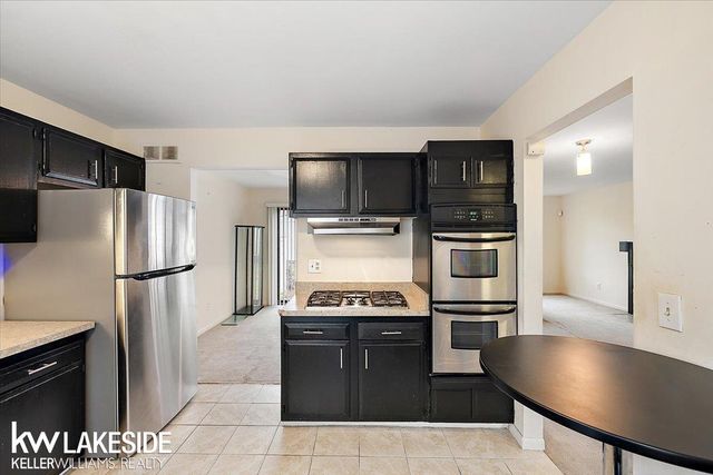 25033 Woodvale North Drive, Southfield, MI 48034