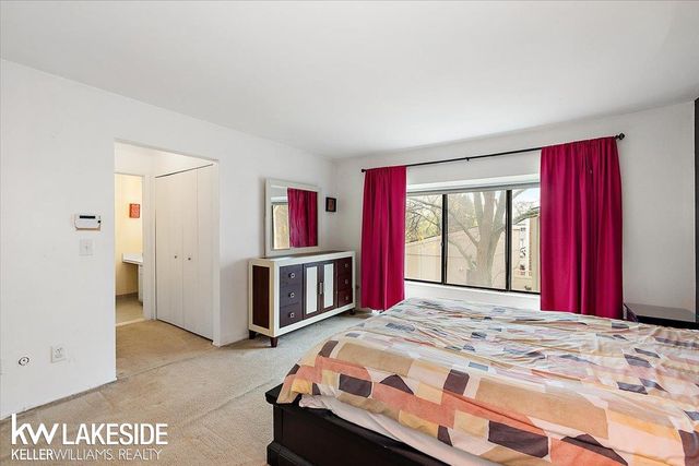 25033 Woodvale North Drive, Southfield, MI 48034