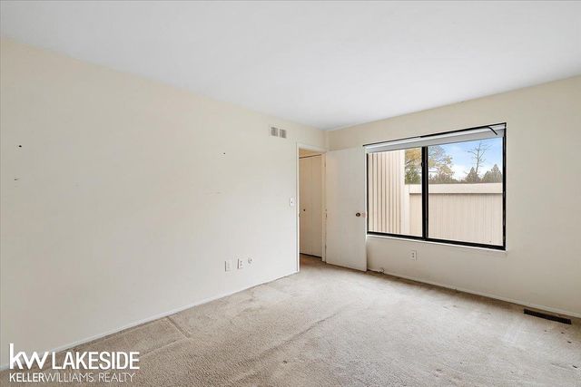 25033 Woodvale North Drive, Southfield, MI 48034