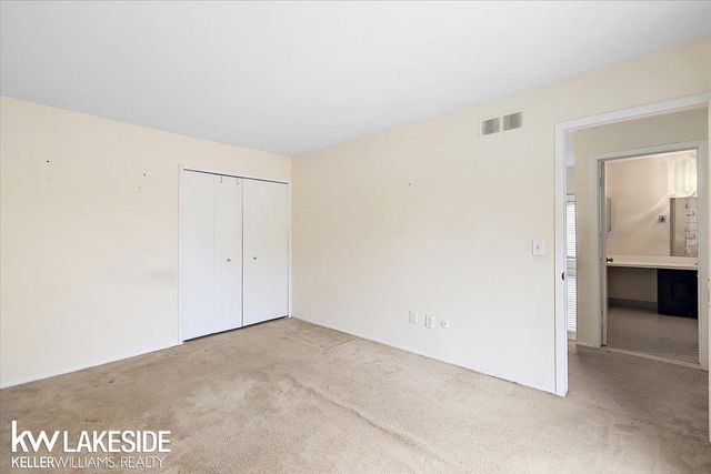 25033 Woodvale North Drive, Southfield, MI 48034