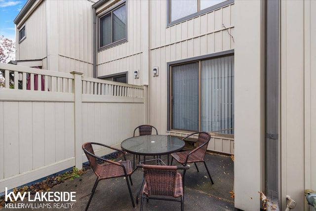 25033 Woodvale North Drive, Southfield, MI 48034