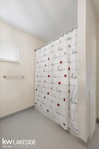 25033 Woodvale North Drive, Southfield, MI 48034