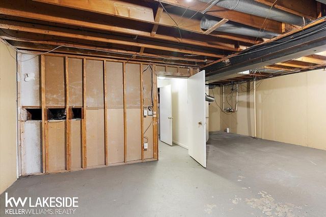 25033 Woodvale North Drive, Southfield, MI 48034