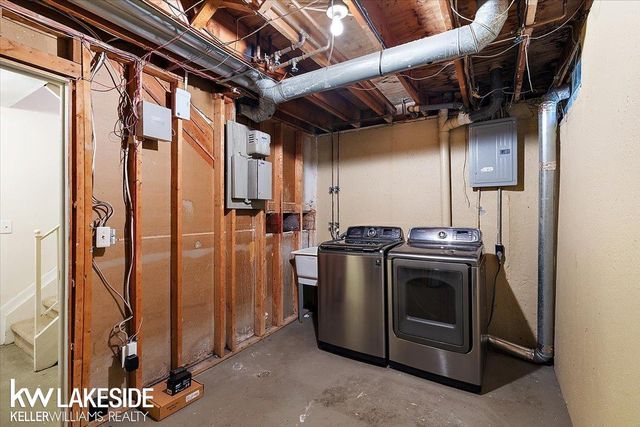 25033 Woodvale North Drive, Southfield, MI 48034