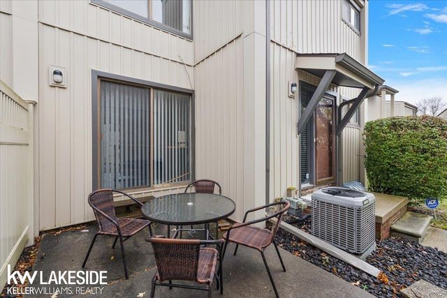 25033 Woodvale North Drive, Southfield, MI 48034