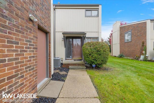 25033 Woodvale North Drive, Southfield, MI 48034