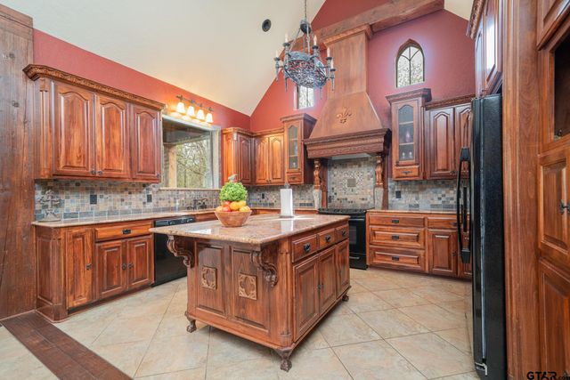 4721 Bobwhite Rd, Gilmer, TX 75645