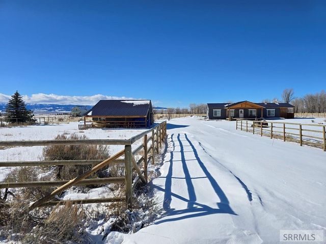 5124 Rancheros Loop, Tetonia, ID 83452