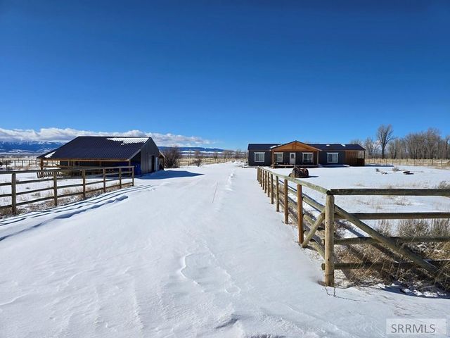 5124 Rancheros Loop, Tetonia, ID 83452