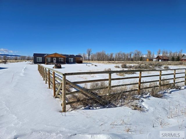 5124 Rancheros Loop, Tetonia, ID 83452