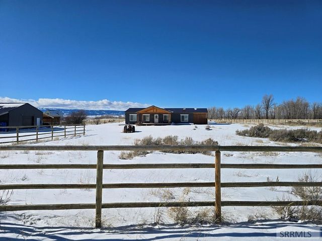 5124 Rancheros Loop, Tetonia, ID 83452