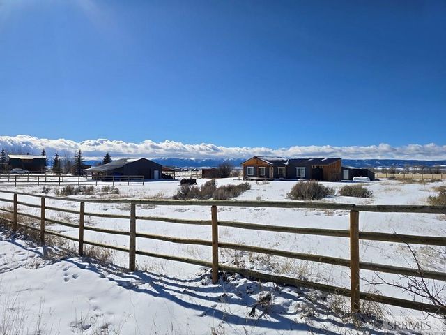 5124 Rancheros Loop, Tetonia, ID 83452