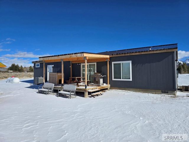 5124 Rancheros Loop, Tetonia, ID 83452