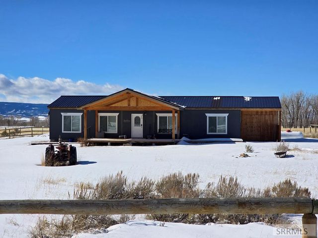 5124 Rancheros Loop, Tetonia, ID 83452