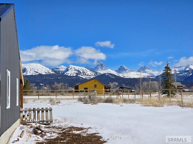 5124 Rancheros Loop, Tetonia, ID 83452