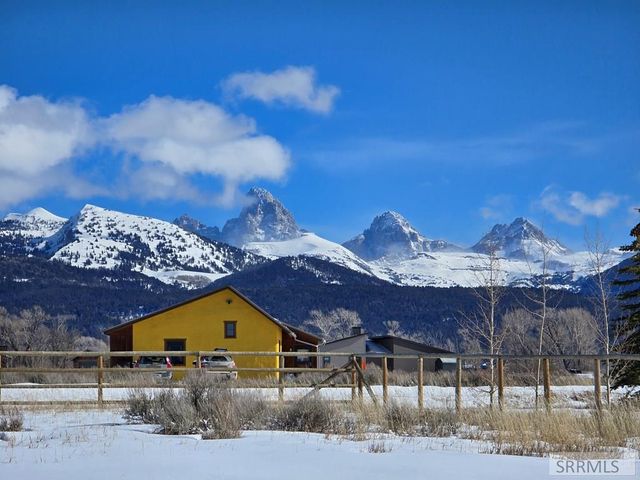 5124 Rancheros Loop, Tetonia, ID 83452