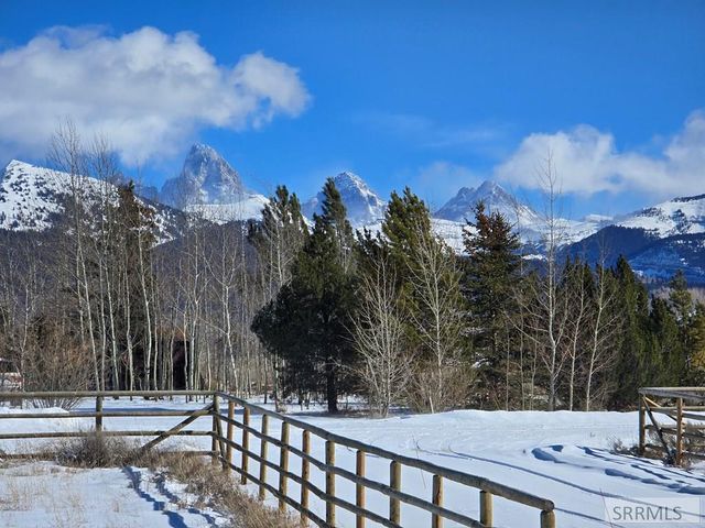 5124 Rancheros Loop, Tetonia, ID 83452