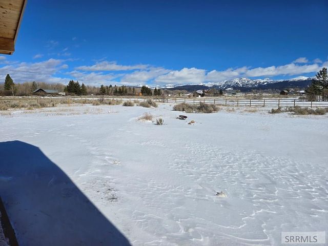 5124 Rancheros Loop, Tetonia, ID 83452