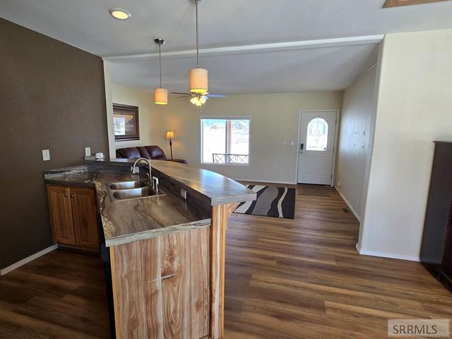 5124 Rancheros Loop, Tetonia, ID 83452