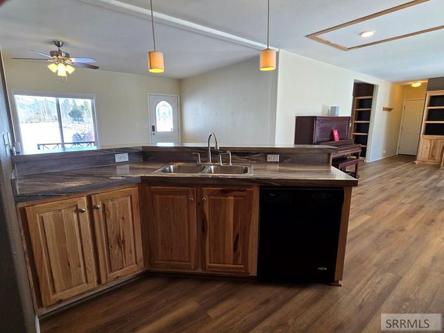 5124 Rancheros Loop, Tetonia, ID 83452